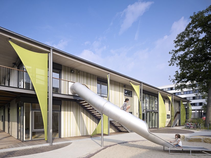 Wie het gebouw van naderbij bekijkt, ontdekt de liefde voor detail van de ontwerpers.