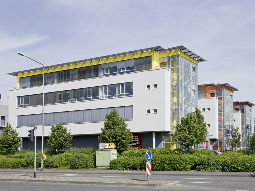 Scala kleuren: Gevel, zuilen: 99.00.21, bovenverdieping 1-3/ erker 1-3: 21.18.24, 06.21.12, 27.12.24 benedenverdieping: 60.06.21 deuren: 63.12.30).
