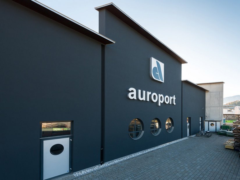 De zwarte gevel brengt Auroports voorliefde voor buitengewone producten tot uitdrukking.
