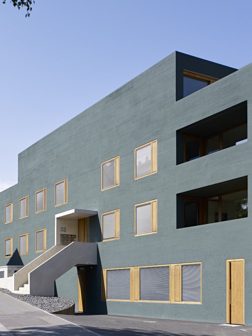 De bovenverdieping wordt bewoond door de architect zelf.