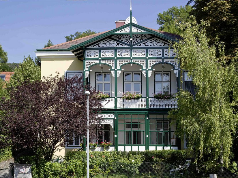 Het object betreft een villa uit de 19e eeuw.