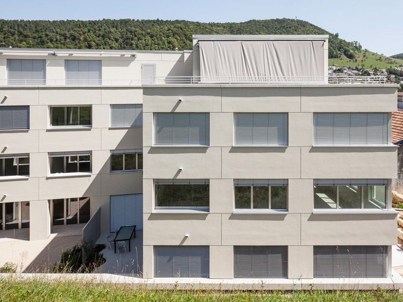Het gebouw is thermisch geïsoleerd met het gevelisolatiesysteem EPS Qju van Brillux.