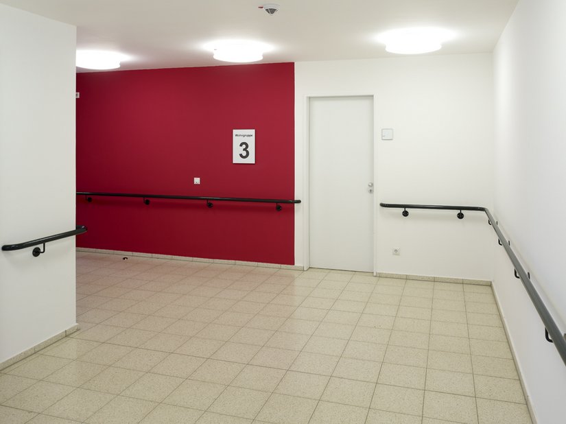 Tijdens de kleurvormgeving werd bewust gekozen voor krachtige kleuren die goed zichtbaar zijn voor oudere mensen.