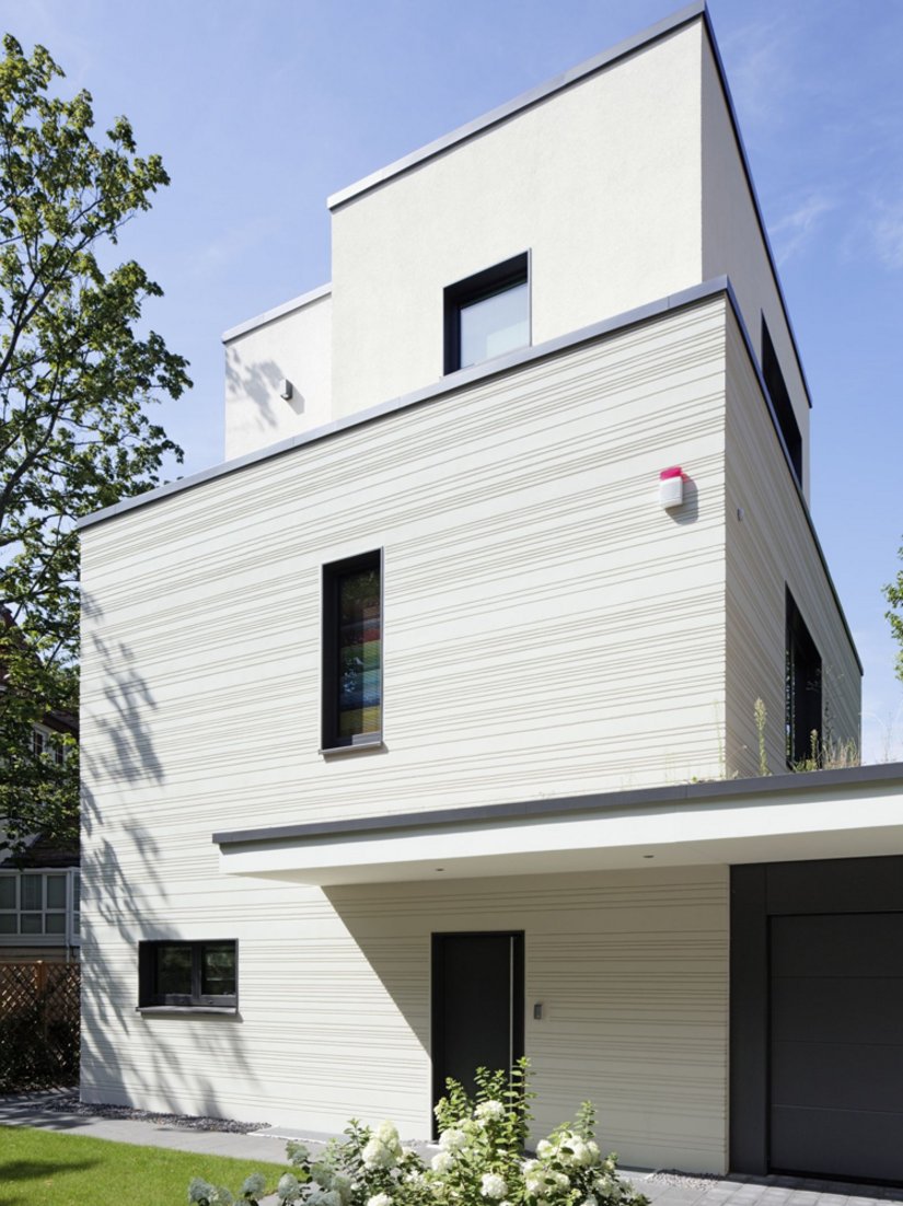 Deze woning kreeg een eenvoudige, maar toch opvallende gevel.