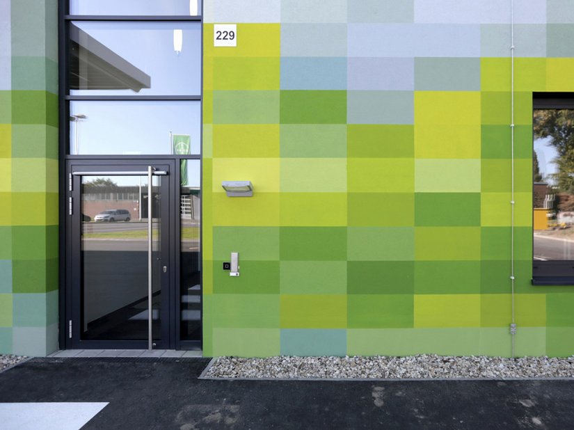 Kleurdesign voor een 'bloeiende' industriehal.