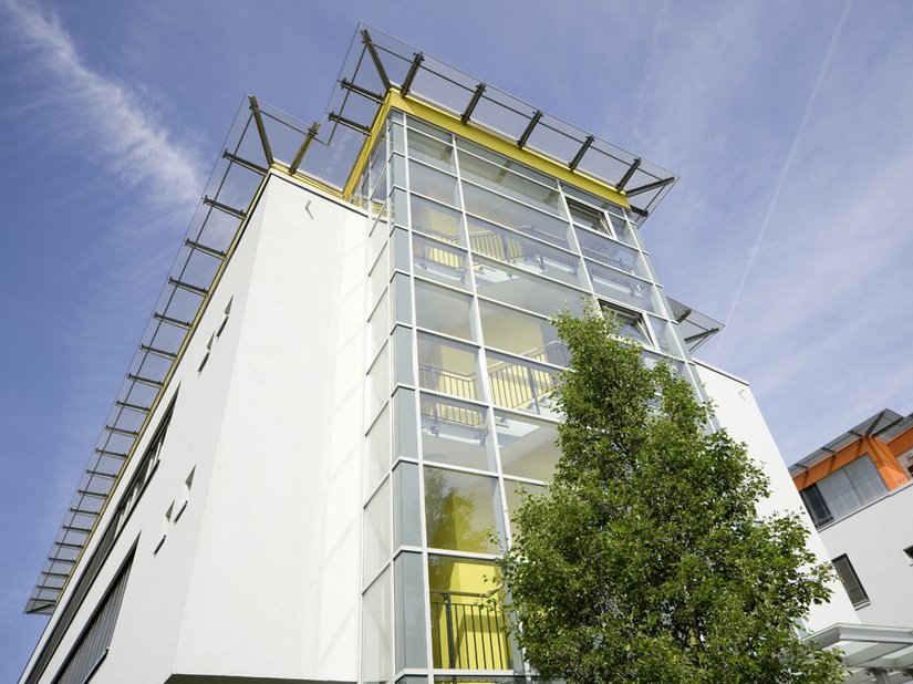 Scala kleuren: Gevel, zuilen: 99.00.21, bovenverdieping 1-3/ erker 1-3: 21.18.24, 06.21.12, 27.12.24 benedenverdieping: 60.06.21 deuren: 63.12.30).