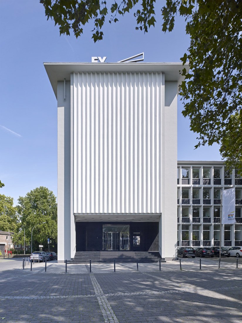 Het kantoorgebouw aan de Börsenplatz 1 in Keulen is in 1952 ontworpen door architect Wilhelm Riphahn.