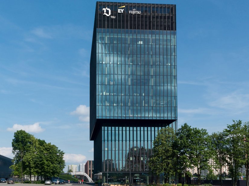 Het kantoorgebouw is gelegen in het centrum van Katowice.