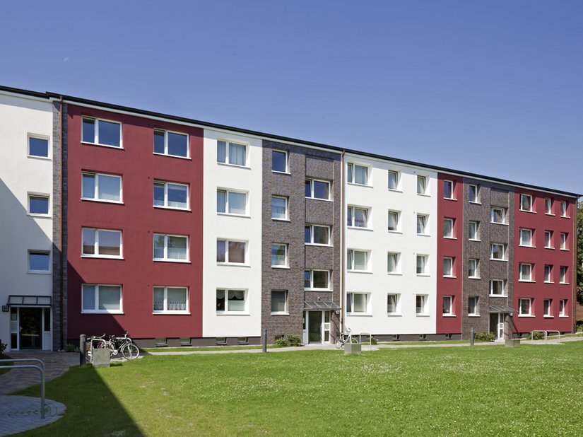 Er werden drie kleurdomeinen uitgewerkt die zich van elkaar onderscheiden door de kleuren van de keramische elementen en pleisterlagen.