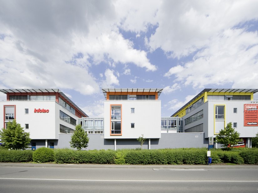 Scala kleuren: Gevel, zuilen: 99.00.21, bovenverdieping 1-3/ erker 1-3: 21.18.24, 06.21.12, 27.12.24 benedenverdieping: 60.06.21 deuren: 63.12.30).