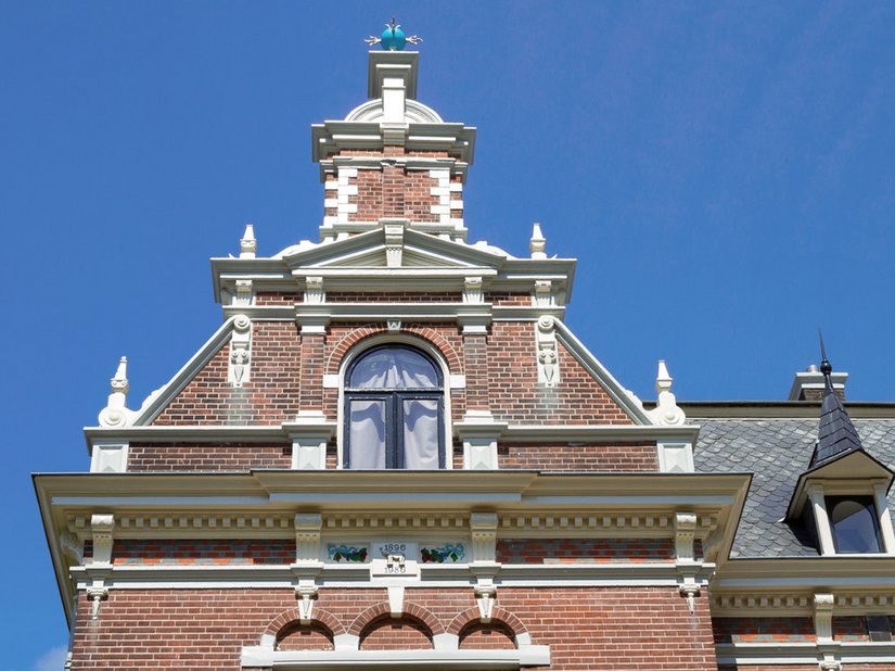 De historische charme blijft overeind. De gevel kreeg dan wel een make-over maar qua uitstraling verandert er niet veel.