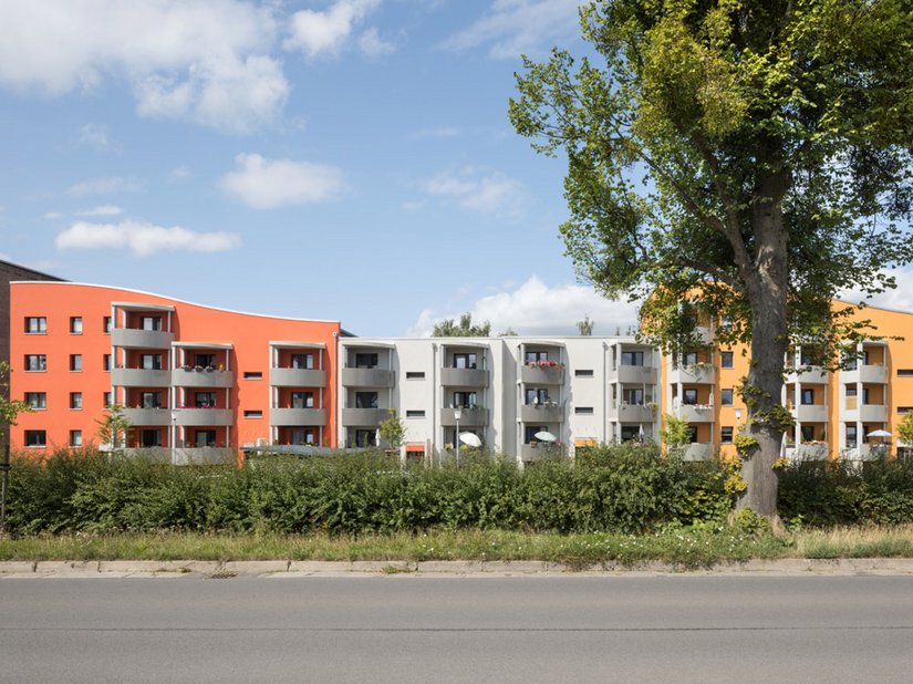 De opgave om een bestaand gebouw aan te passen aan de eisen van deze tijd op het gebied van energie, functie en architectuur komt in Duitsland veelvuldig voor en is hier op voorbeeldige wijze opgelost.