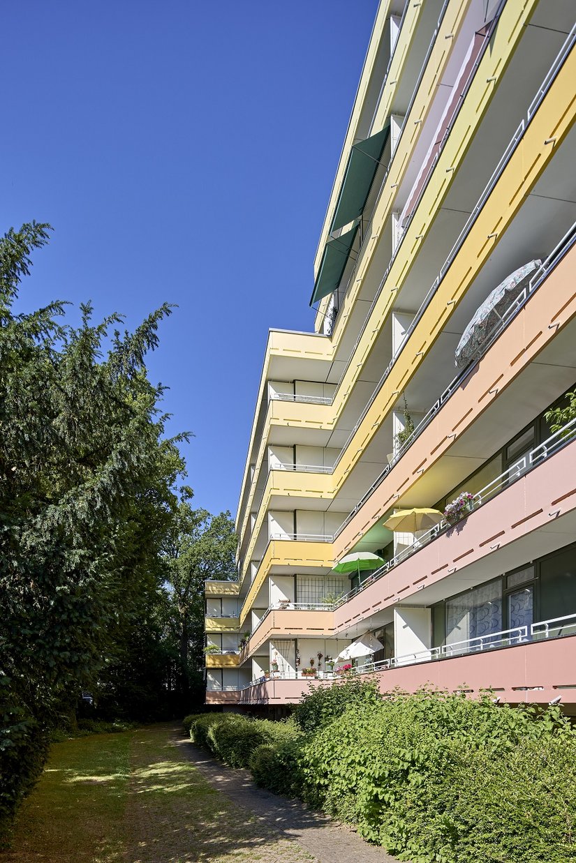 Met de speciale dispersiecoating Betonfinish 839 en de eerder aangebrachte Hechtgrond 3720 werd niet alleen het uiterlijk aanzienlijk verbeterd, maar wordt ook het materiaal op de lange termijn beschermd