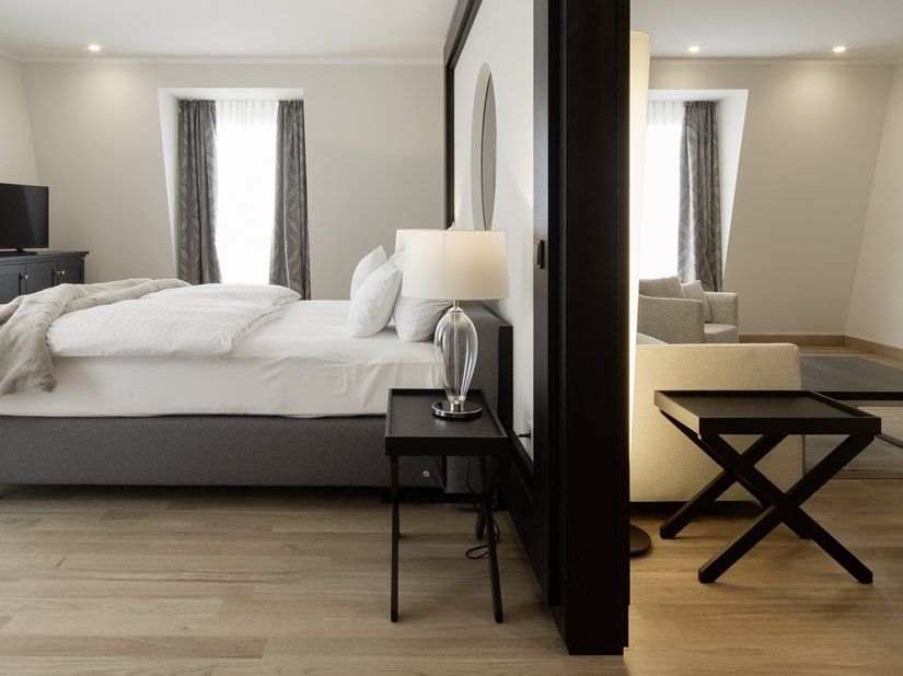 Alle kamers en badkamers werden met Vetrolux ELF 3100 afgewerkt – een speciale verf voor binnen voor matte, intense kleuren die bovendien zeer slijtvast is.