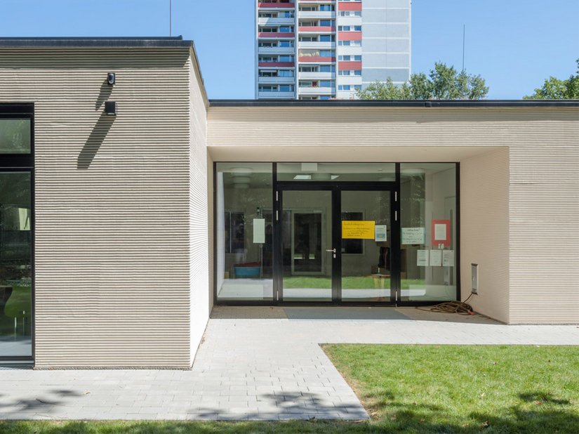 De bouwschil van de uitbreiding straalt een lichtheid uit die waarschijnlijk niet alleen door de kleine gebruikers zeer goed zal worden ontvangen.