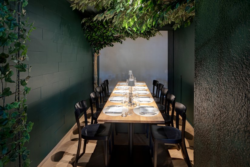 Voor dit project werd met het Brillux kleurmengsysteem een persoonlijke kleur ontwikkeld en gemengd die dezelfde naam kreeg als het restaurant: portofino.
