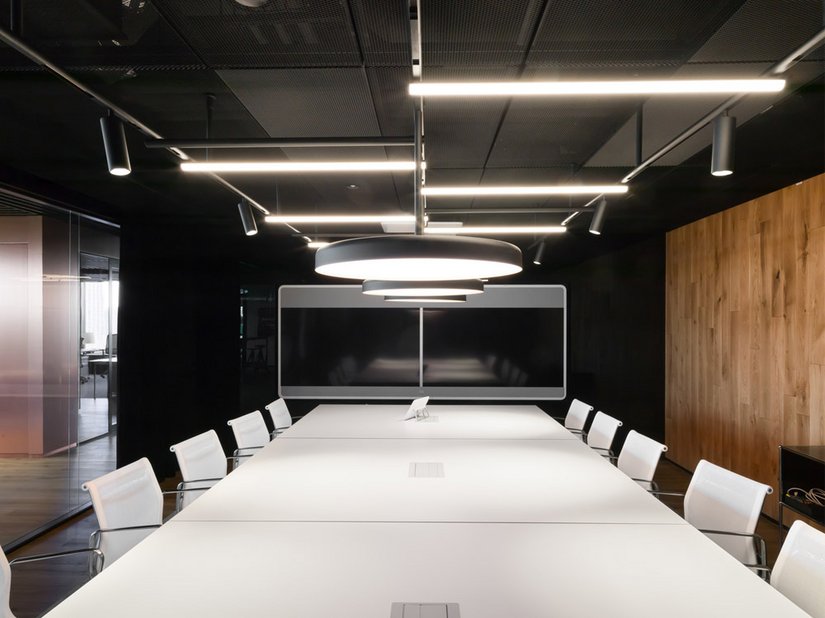 Het interieur is uitgevoerd met hoogwaardige materialen.