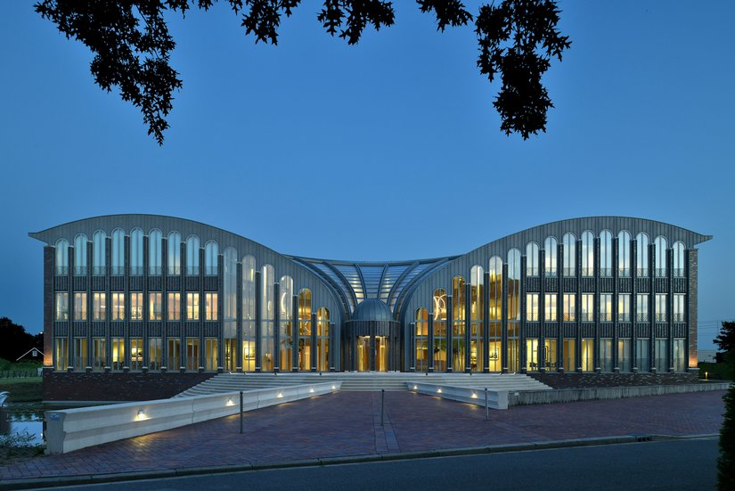 Het ontwerp voor het kantoorgebouw Reggeveste in Rijssen is van de hand van de architecten Stefan Ritzen en Zorica Jovanovic.