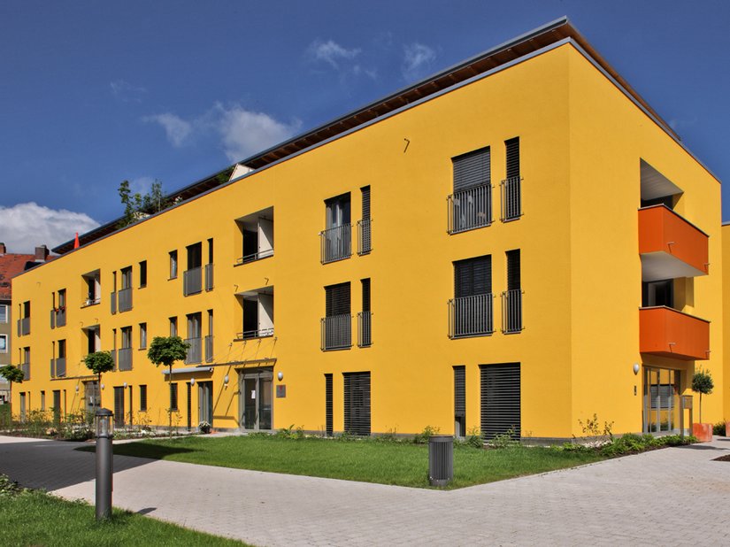Scala kleuren: Gevel: 09.12.12, Trespa A 04.0.0 Balkonreling: 18.15.18 Ramen: 75.ME.02 (RAL 9007) Zonwering: Warema 75.ME.02 (RAL 9007)