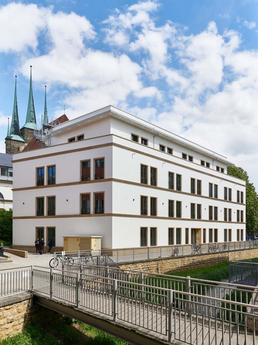 Het nieuwe kantoorgebouw in de directe omgeving van Erfurts Mariendom is de hoeksteen voor de reorganisatie van de voorheen op de industrie gerichte wijk Brühl.