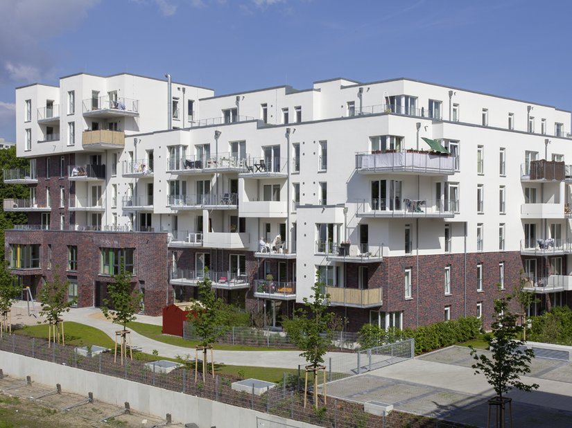 Het complex beschikt over 99 appartementen, een kinderdagverblijf met 80 plaatsen en een ondergrondse garage met 100 parkeerplaatsen.