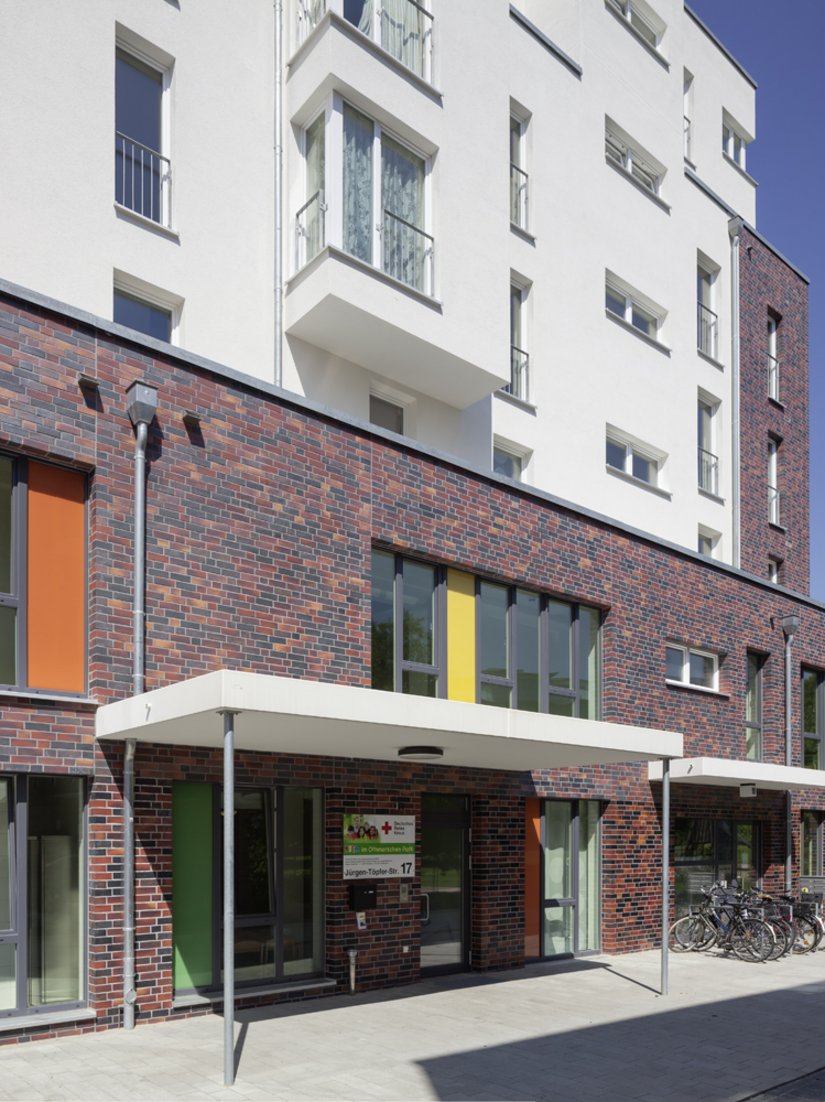 In het complex bevindt zich ook een kinderdagverblijf met 80 plaatsen.
