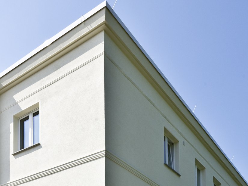 Er valt altijd iets te beleven aan de schaduwzijde. De in het WDV-systeem geïntegreerde gevelprofielen brengen het oppervlak tot leven en geven het huis zijn speciale karakter. De grote en kleine schaduwzijden die zo ontstaan, nodigen uit tot een “ontdekkingsreis” naar de belangrijke “architectonische details”.
