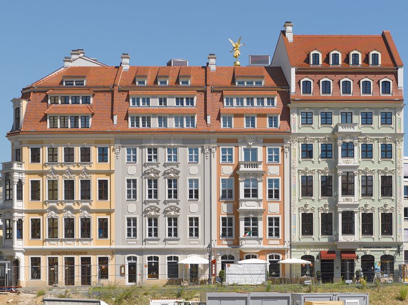 Rampische Straße 1, 3, 5 en 7: vooral het hoogste gebouw van de vier, dat werd gebouwd in 1715, stond bekend als een uitstekend voorbeeld van de Dresdner barok.