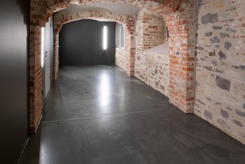 <p>Dankzij het bijzonder goede verloop van Floortec 2K-Mineralico SL 470 hoeft het oppervlak niet te worden geschuurd.</p>