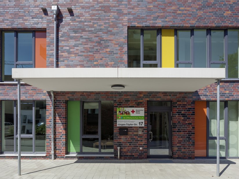 Er werd een wooncomplex ontworpen dat de toeschouwer uitnodigt om wat dichterbij te gaan kijken.