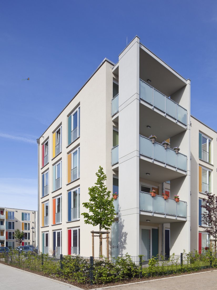 Het complex is voorzien van balkons uit beschermend sierbeton.