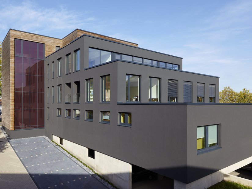 Het gebouw voldoet aan de voorschriften van het “European Green Building”-certificaat en is daardoor erg energiezuinig en duurzaam.