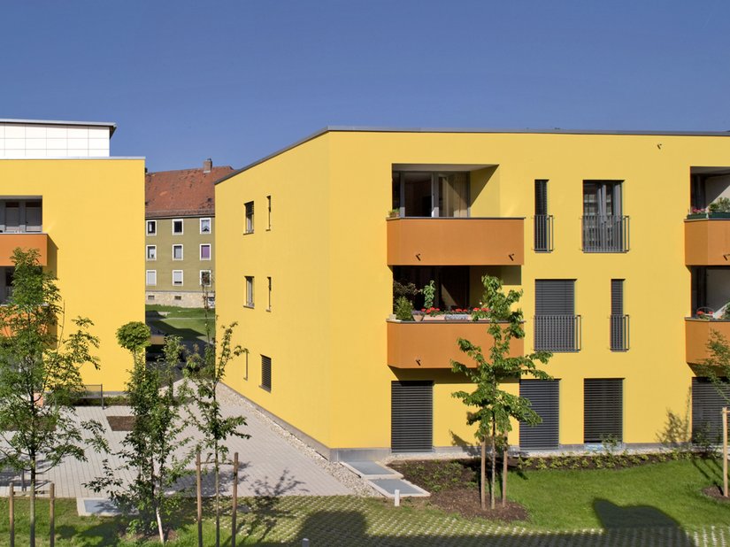 Scala kleuren: Gevel: 09.12.12, Trespa A 04.0.0 Balkonreling: 18.15.18 Ramen: 75.ME.02 (RAL 9007) Zonwering: Warema 75.ME.02 (RAL 9007)